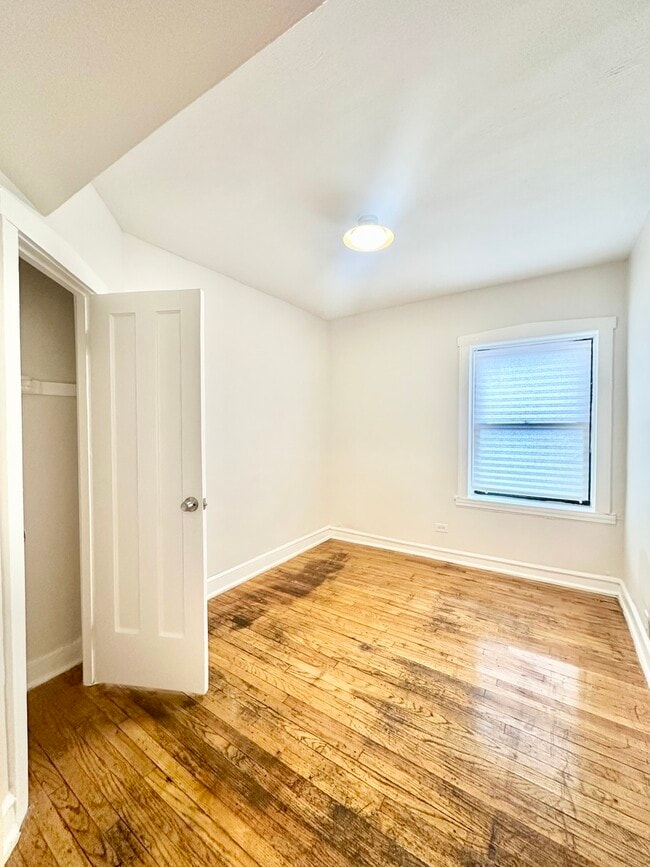 Building Photo - 1329 N Lorel Ave