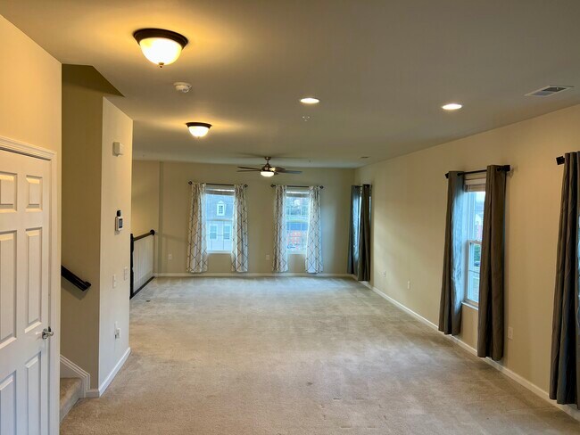 Building Photo - 16870 Porters Inn Dr