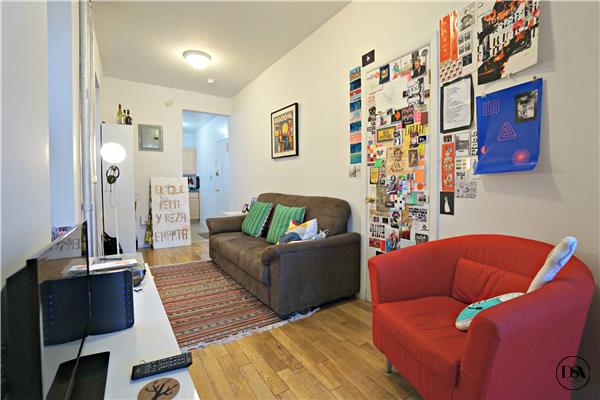 Foto del edificio - 56 E 7th St