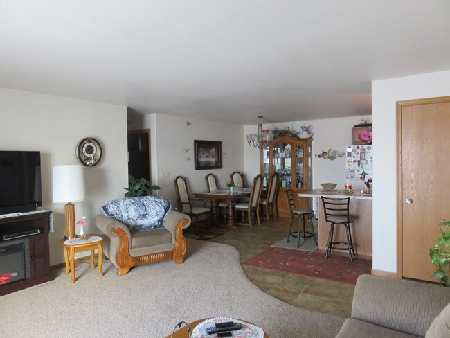 Open floorplan - 2505 40th Ave SE