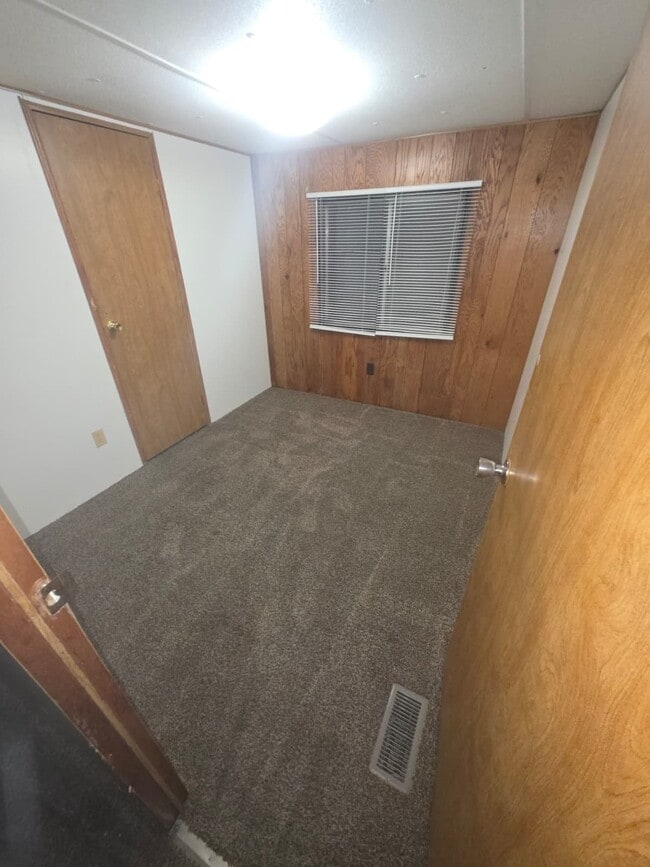 Foto del edificio - 4728 Ellsworth Ln