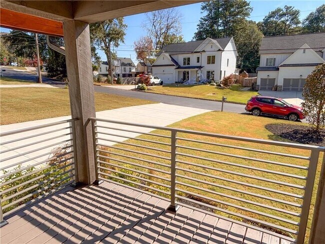 Foto del edificio - 1912 Canmont Dr NE