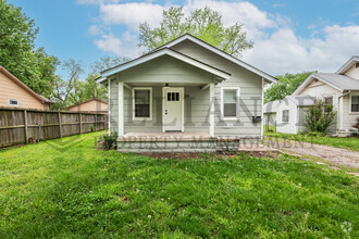 Building Photo - 119 S Custer Ave
