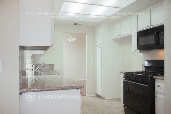 Foto del edificio - 14082 Chaparral Ave