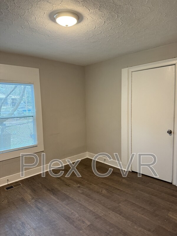 Foto del edificio - 4022 Young Ave