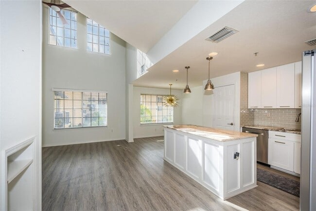 Building Photo - 5215 Beach Breeze Ct