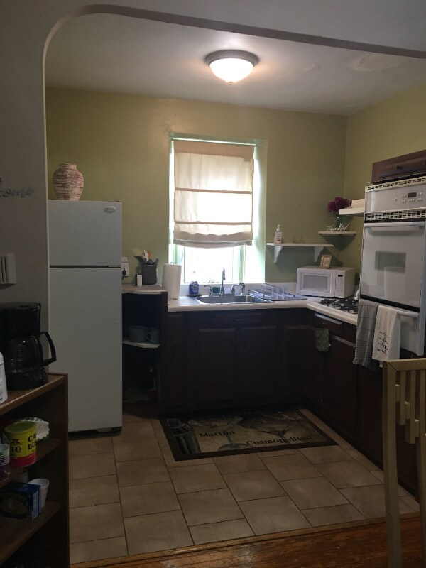 Foto del edificio - 2566 Pearsall Ave
