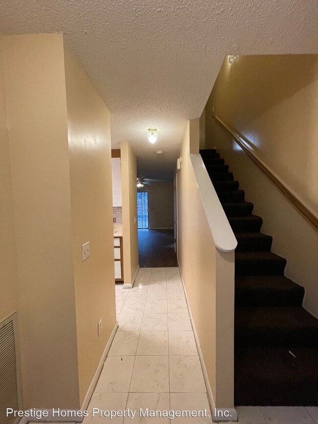 Building Photo - 2 br, 1.5 bath House - 204 Candlebrook Drive