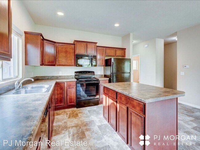 Foto del edificio - 3 br, 2.5 bath House - 18726 Birchwood Ave