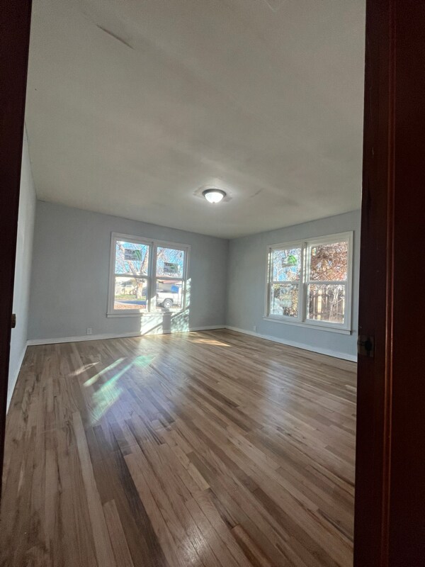 Building Photo - 216 Pine St