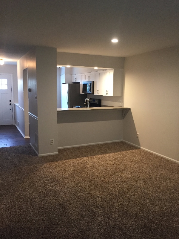 Building Photo - 6420 Ducketts Ln