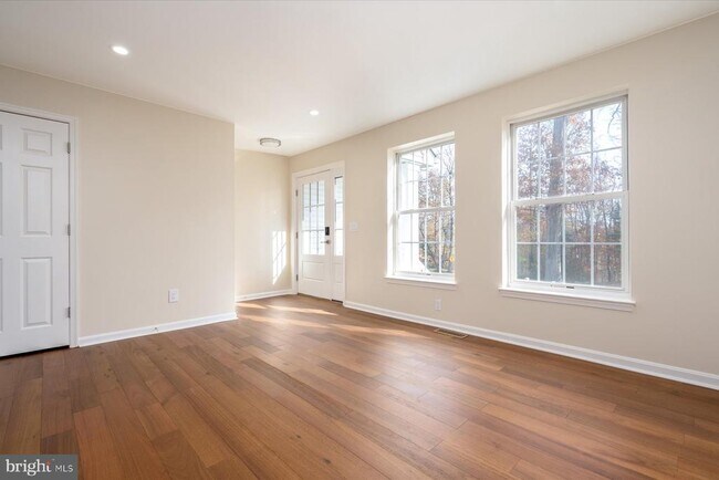 Building Photo - 2942 S Haven Dr