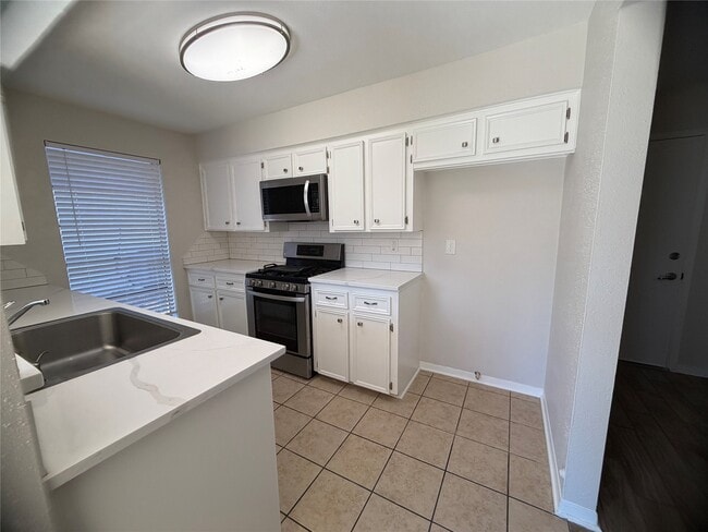 Building Photo - 2758 Foliage Green Dr