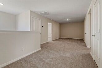 Building Photo - 15870 Berry Hl Dr