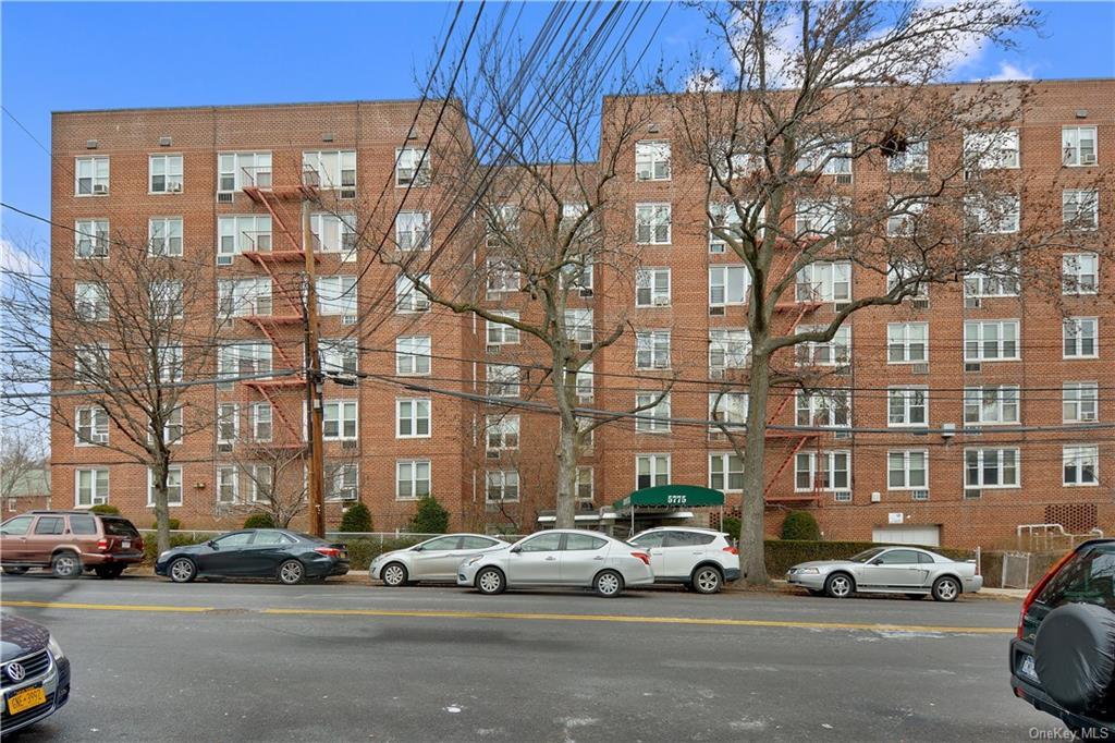 Foto principal - 5775 Mosholu Ave