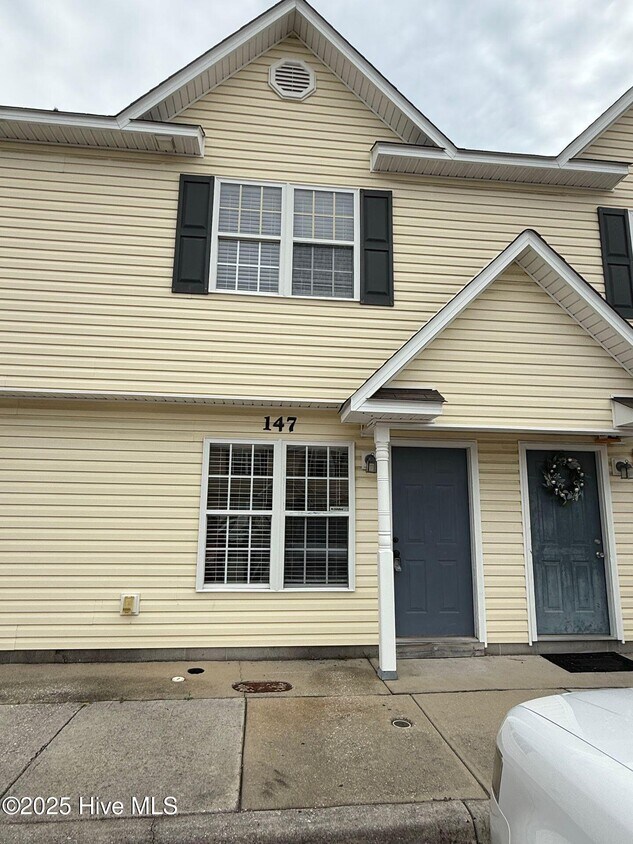 Foto principal - 147 Cornerstone Pl