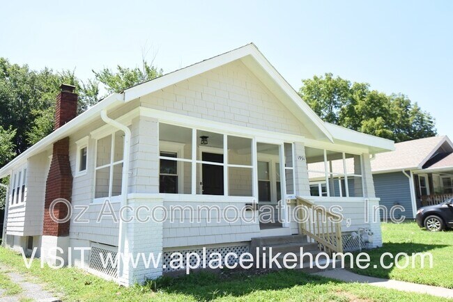 Foto del edificio - 1951 Troup Ave