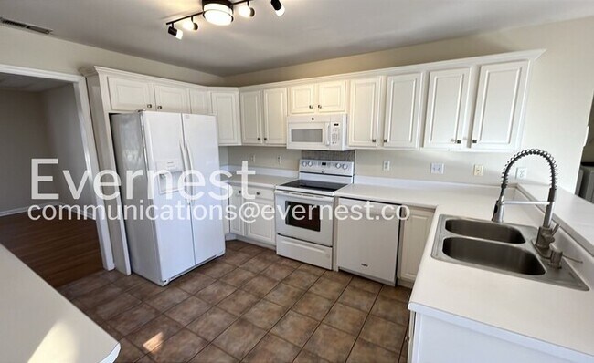 Foto del edificio - 14 Fawn Ln