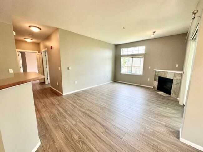 Foto del edificio - Charming corner 2 bedroom 2 bath with atta...