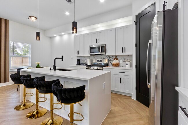 Foto del edificio - 4216 Sterling St