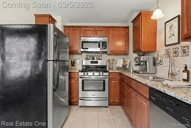 Building Photo - 421 W Kalama Ave