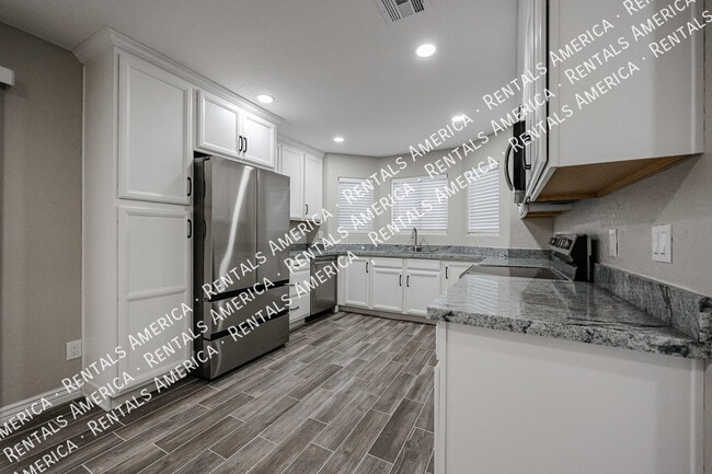 Building Photo - 16927 E Sabinas Dr