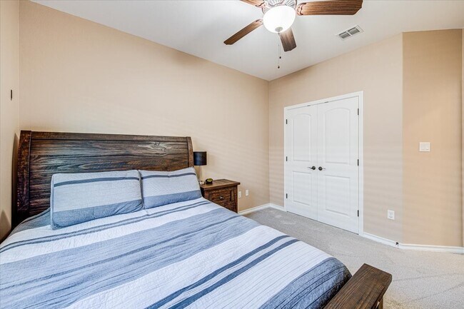 Foto del edificio - 7522 S Lake Dr