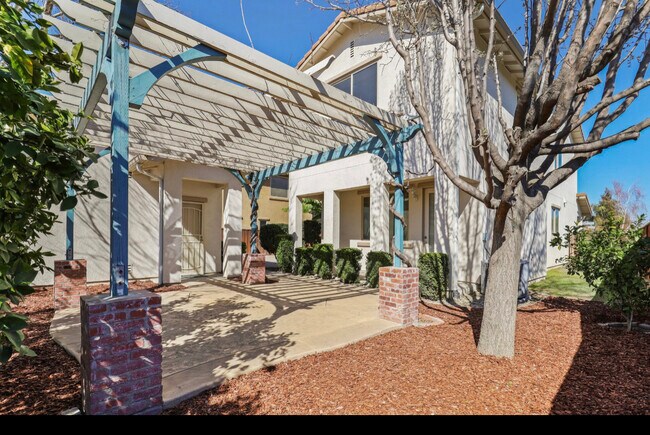 Building Photo - 16999 Sierra Gold Trl