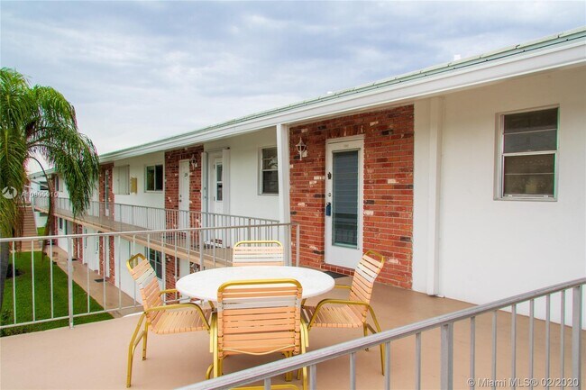 Foto del edificio - 2750 W Golf Blvd