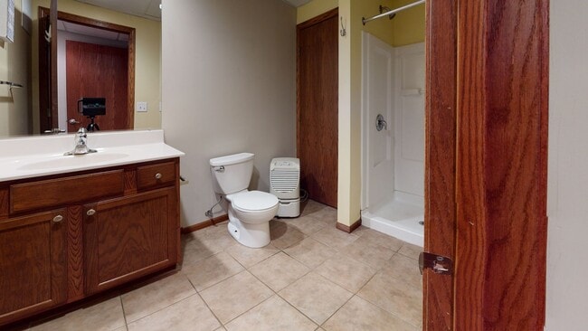 Building Photo - 4-Bed, 2-Bath House