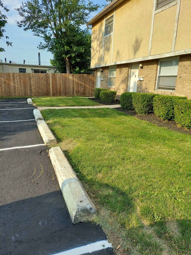 Building Photo - 1505 Gerrard Ave