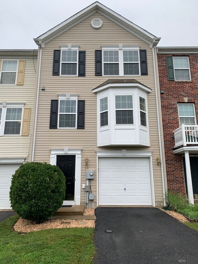 19 Desert Rose Way, Martinsburg, WV 25404 House Rental in Martinsburg