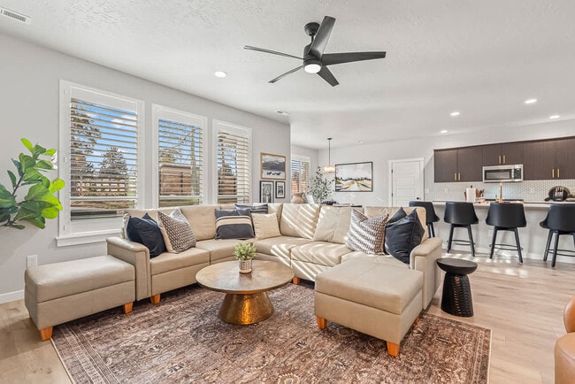 Building Photo - 10053 W Lyrical Dr