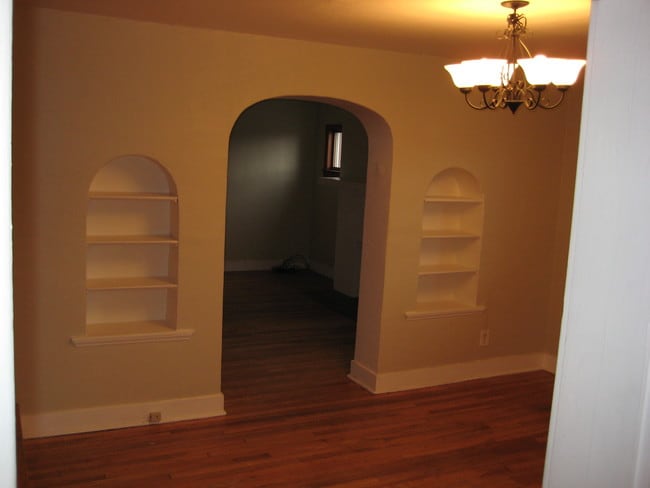 Building Photo - 520 McCully St
