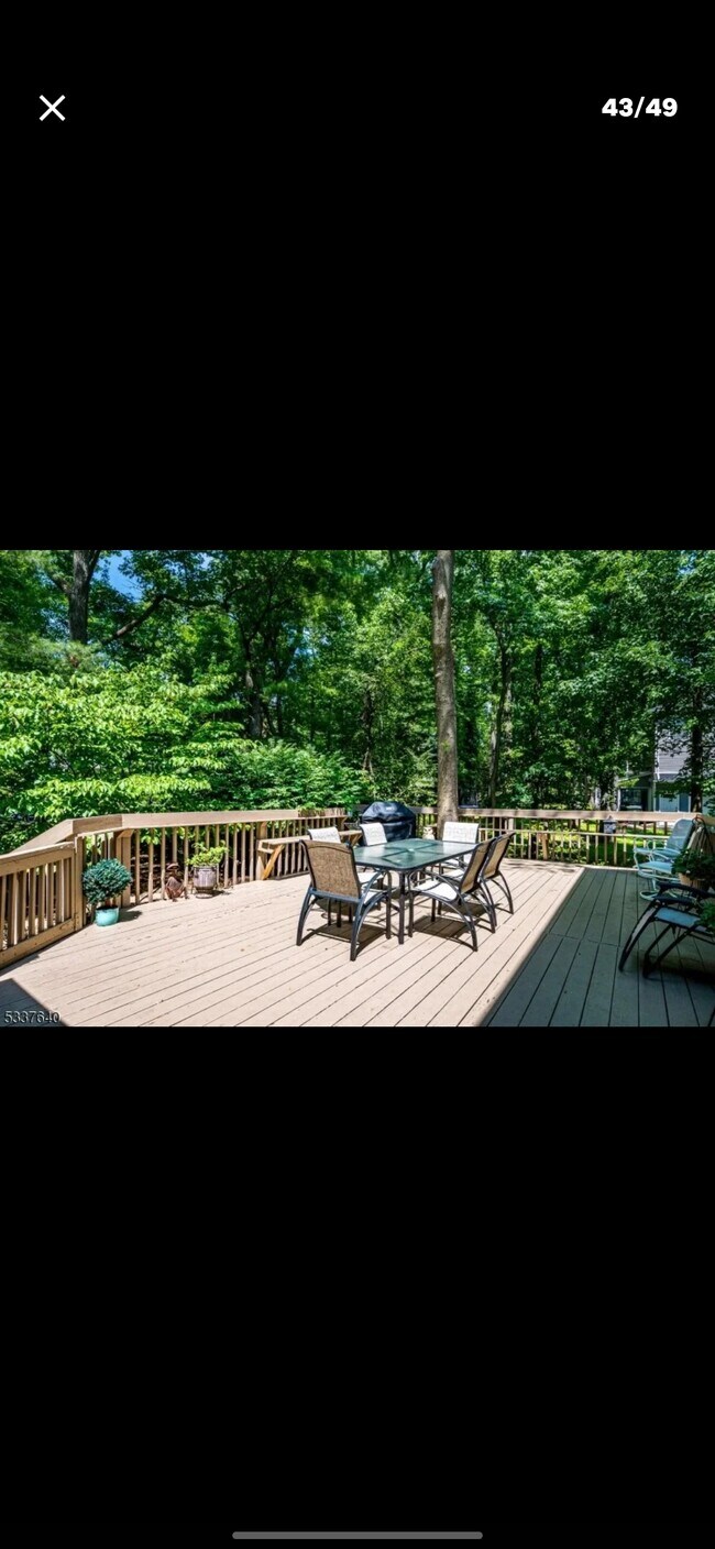 Foto del edificio - 6 Oak Grove Ln