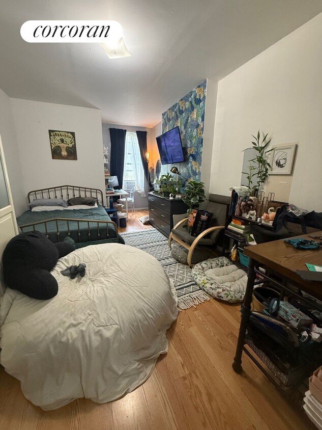 Primary Photo - 172 E 104th St