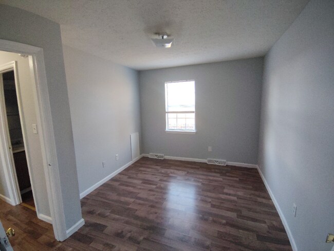 Foto del edificio - 81 Duiguid Dr