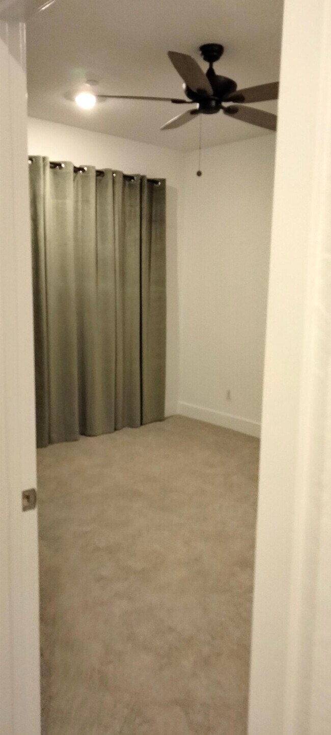 Foto del edificio - 578 N Helm Ln