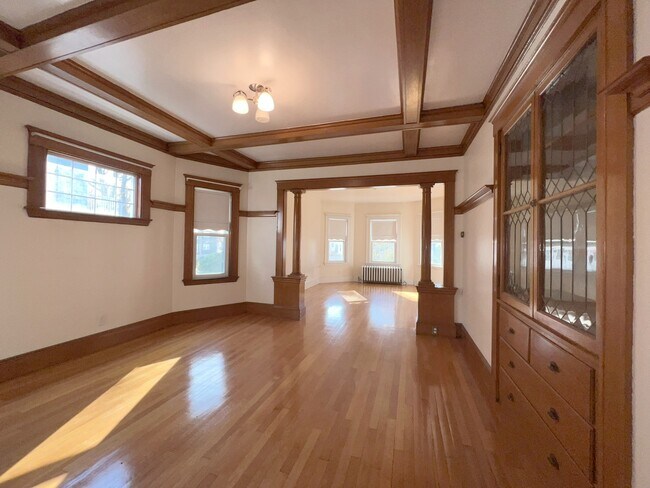 Building Photo - 117 Redlands Rd