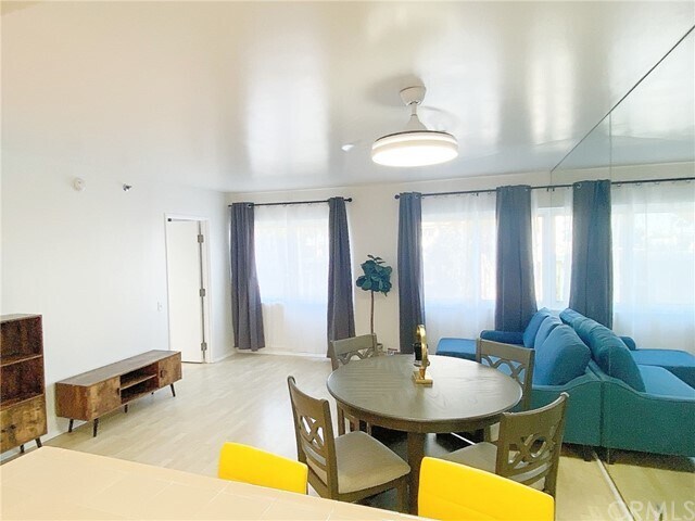 Building Photo - 525 E Seaside Way
