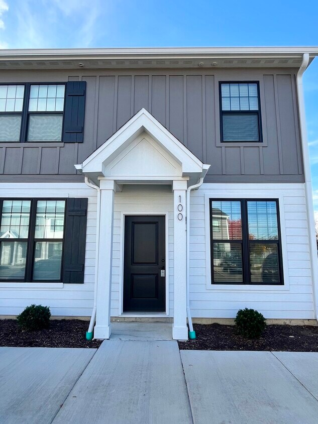 Foto principal - 1432 Naperville Wheaton Rd