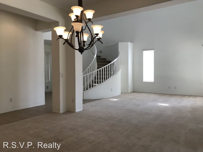 Foto del edificio - 5 br, 4 bath House - 2627 E. Dogwood Dr.
