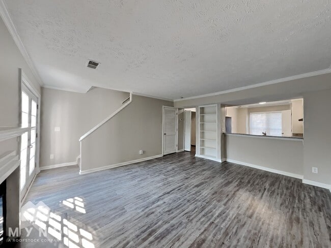 Building Photo - 461 Claircrest Dr