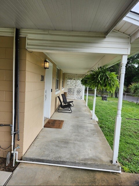 Building Photo - 208 Deer Ave