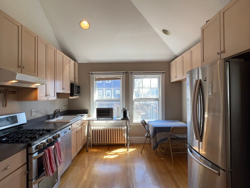 Primary Photo - 24 Montgomery St