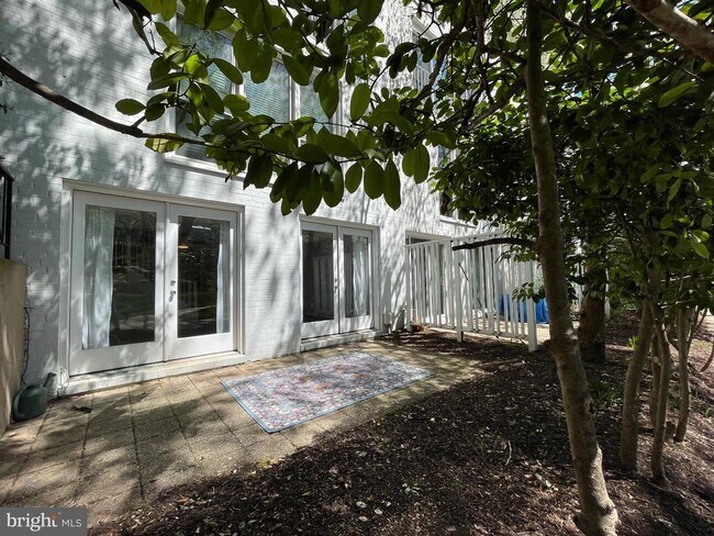 Foto del edificio - 244 G St SW