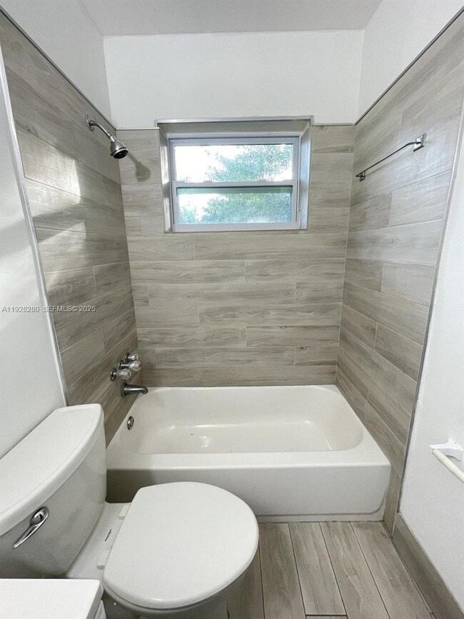 Foto del edificio - 330 SW 19th St