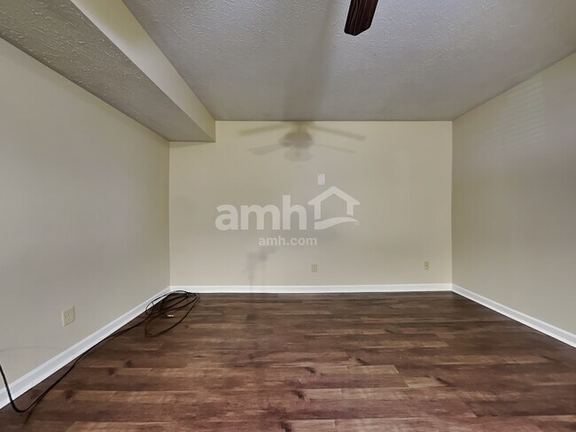 Building Photo - 1085 Sunmeadow Circle
