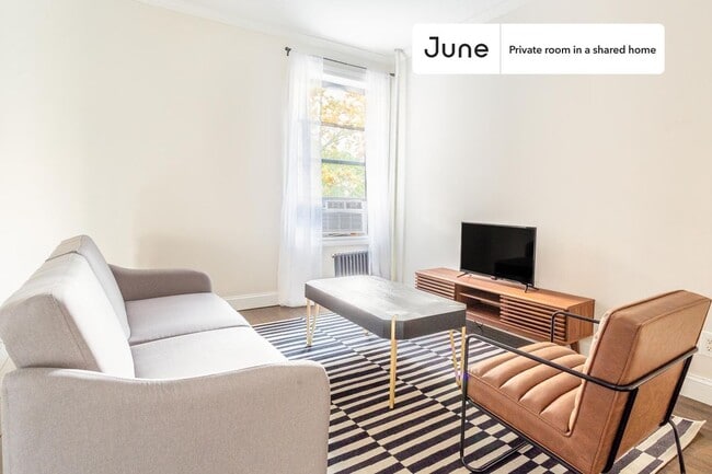 Foto del edificio - Private bedroom in 4 bed/1 bath Home