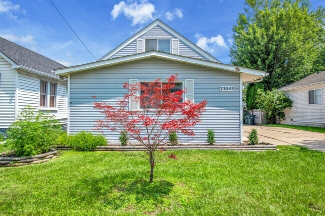 Building Photo - 4 bedrooms $2150